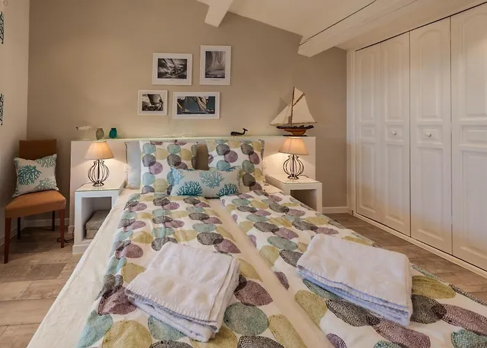 Apartamento Geschmackvoll Eingerichtetes Le Poisson Bleu, 2 Terrassen, Pool, Meerblick, Eigener Parkplatz By Riviera Homelife