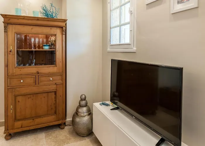 Apartamento Geschmackvoll Eingerichtetes Le Poisson Bleu, 2 Terrassen, Pool, Meerblick, Eigener Parkplatz By Riviera Homelife *